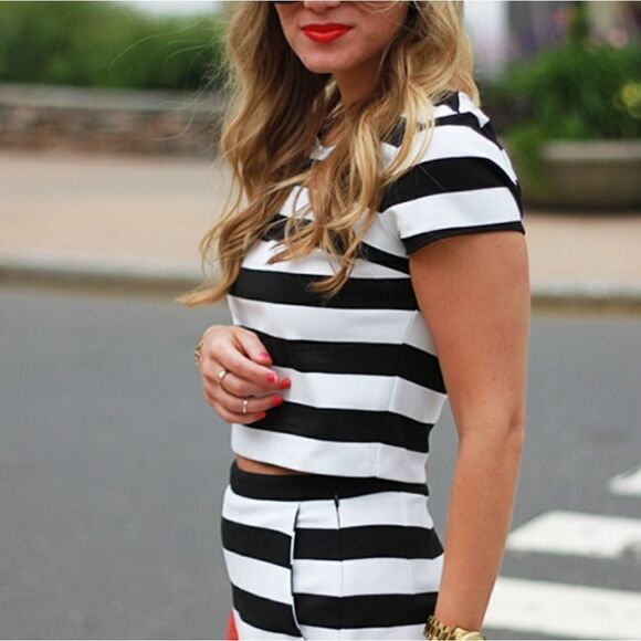 Express Black & White Women's Crop Top - Picture 2 of 6